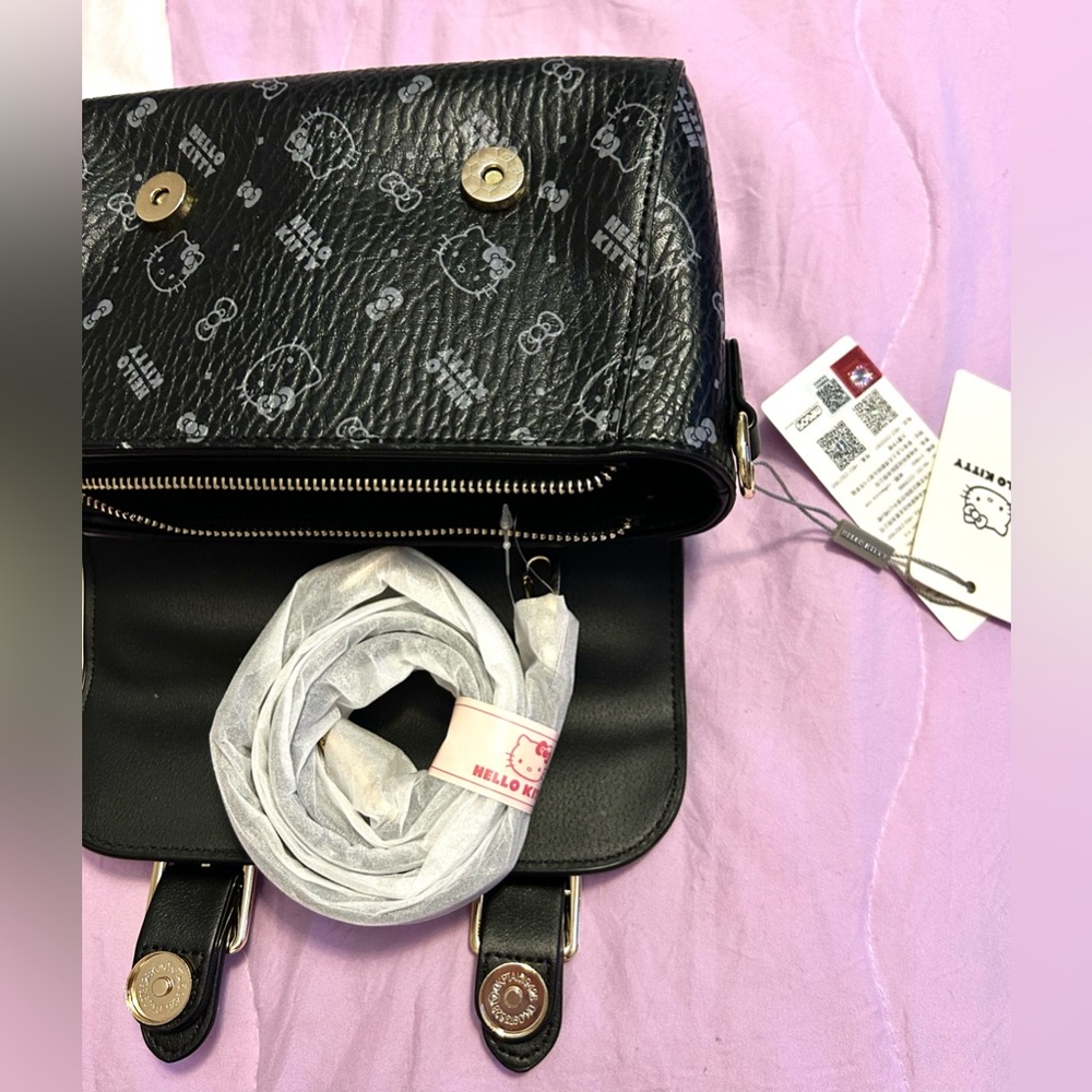 Hello Kitty Purse - Picture 5 of 6